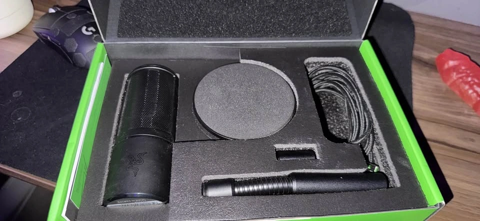 Razer Seiren Emote Microphone - photo 2
