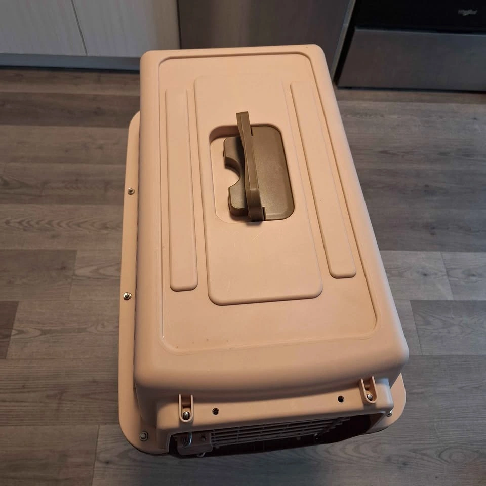 Hard Plastic Pet Carrier - Kennel - Small - photo 4