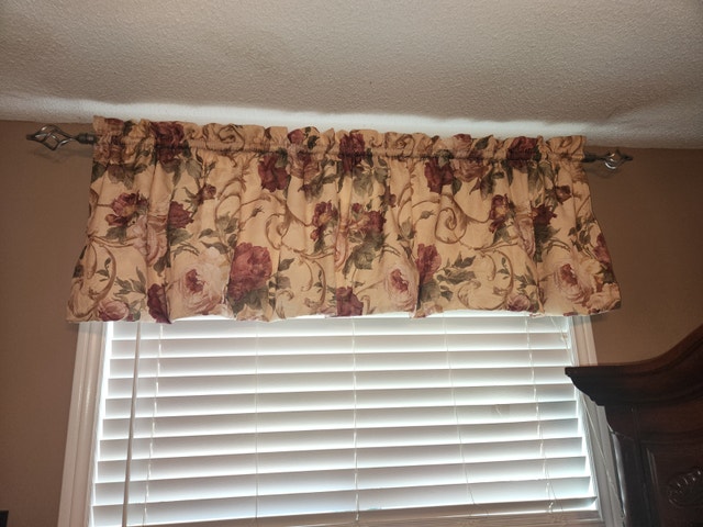 Floral Duvet Cover, Pillow Shams and Matching Valance