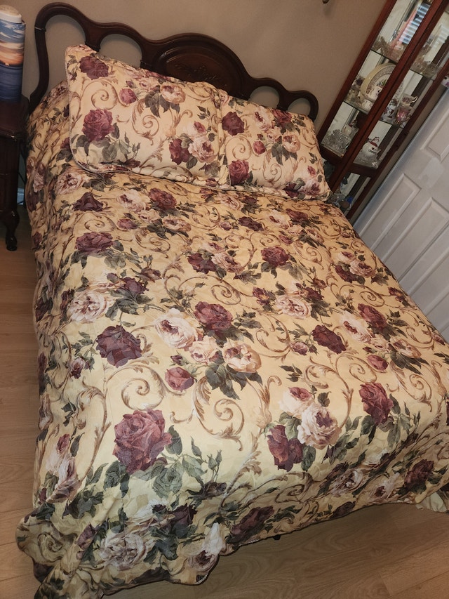 Floral Duvet Cover, Pillow Shams and Matching Valance - photo 2