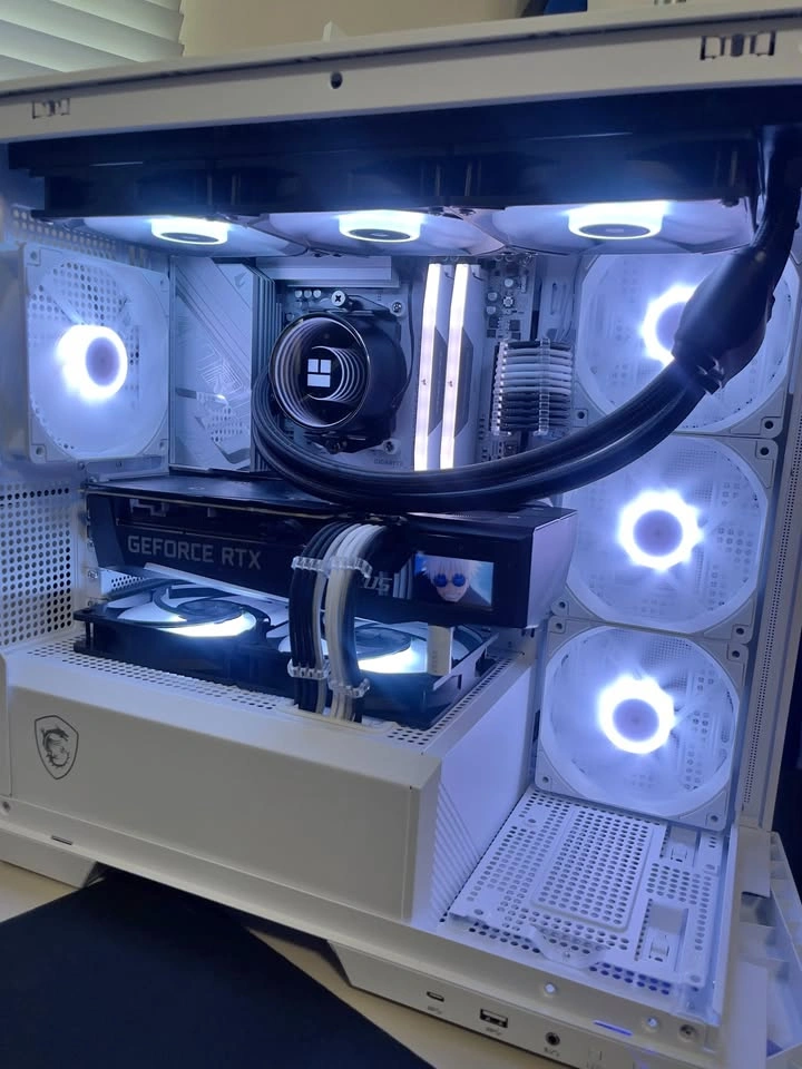 White Gaming Setup Bundle | RTX 3070 | Ryzen 5 9600X | 32GB