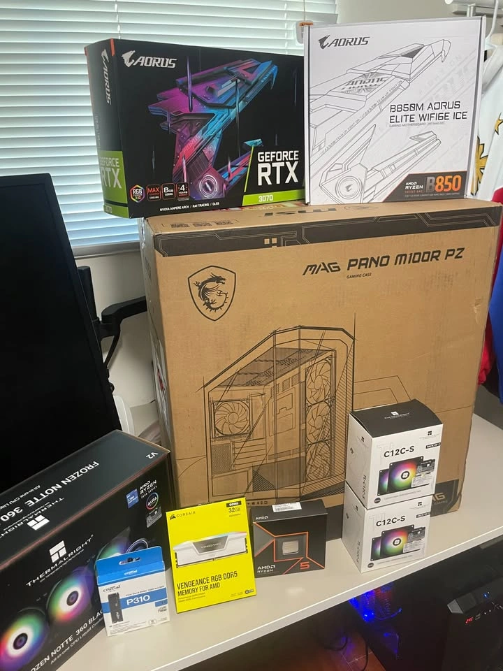 White Gaming Setup Bundle | RTX 3070 | Ryzen 5 9600X | 32GB - photo 3