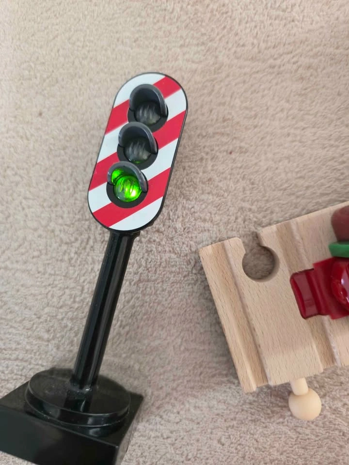BRIO Battery Train & Accessories - photo 2