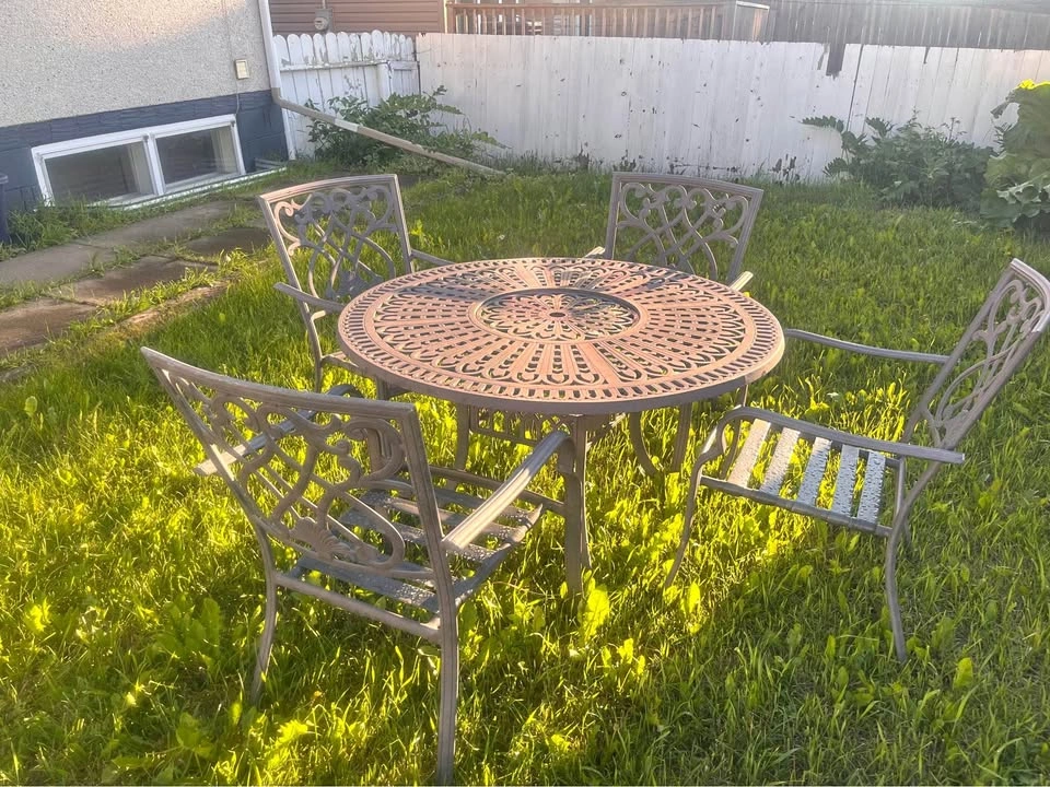 Iron patio furniture set table and 4 chairs (large table)