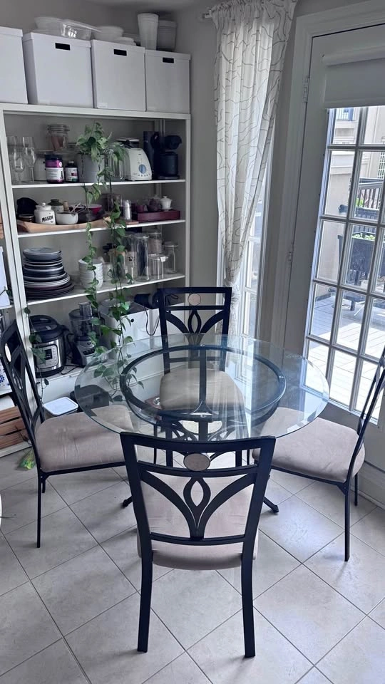 Round Glass Dining Table With 4 Chairs