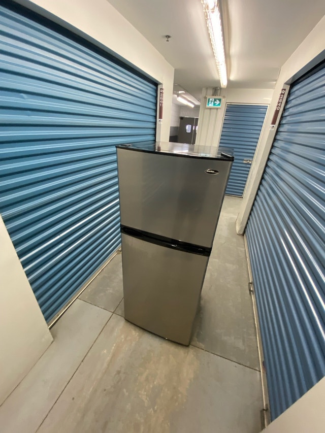 STAINLESS STEEL REFRIGERATOR - photo 2