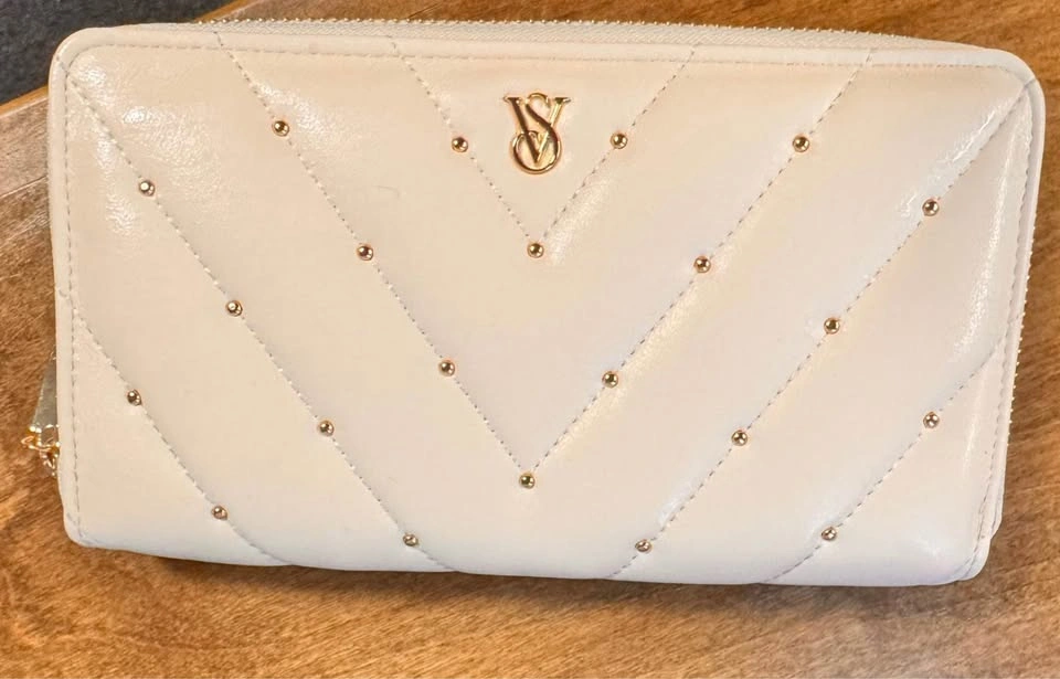 Victoria’s Secret wallet - photo 2