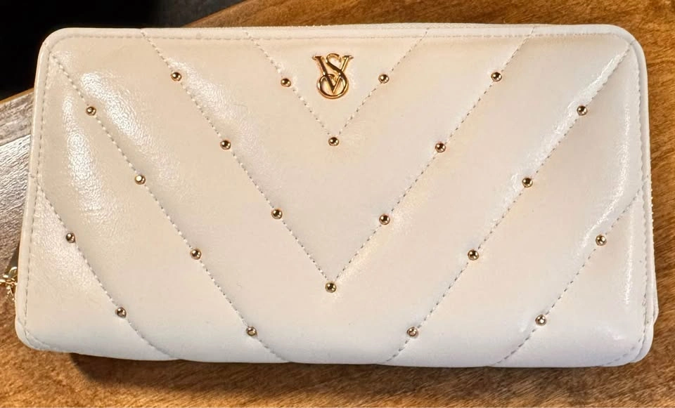 Victoria’s Secret wallet - photo 3