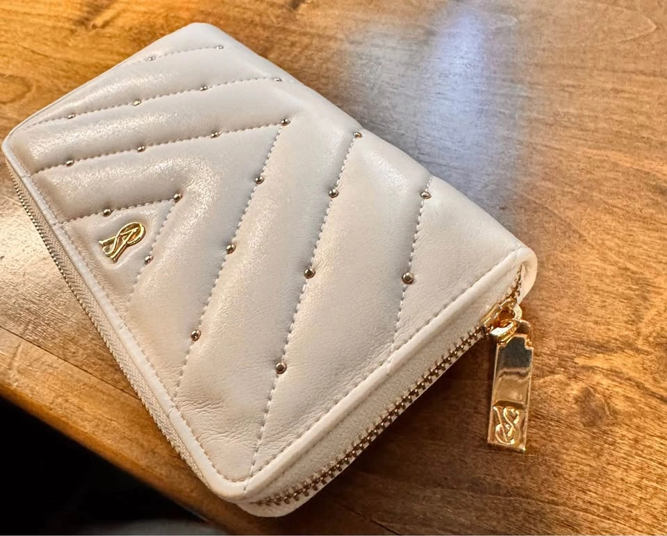 Victoria’s Secret wallet - photo 4