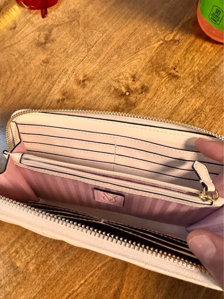 Victoria’s Secret wallet - photo 5