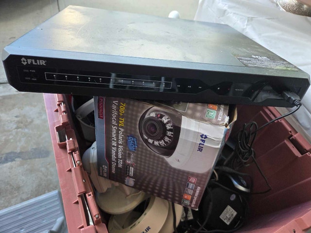 FLIR Digimerge Security Camera System with 8 cameras - photo 4