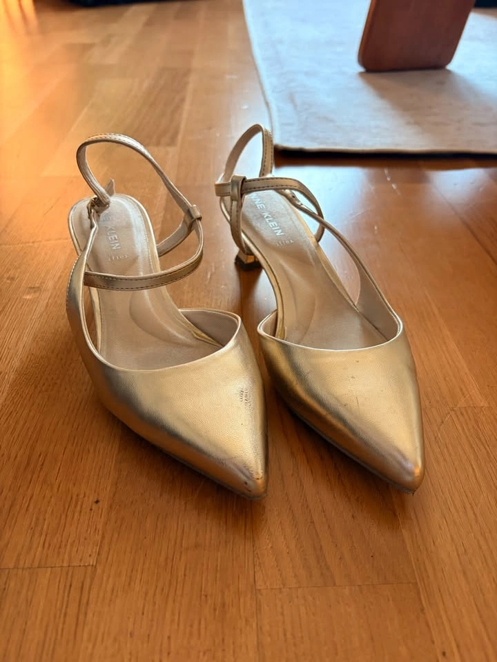 Anne Klein Gold Slingbacks