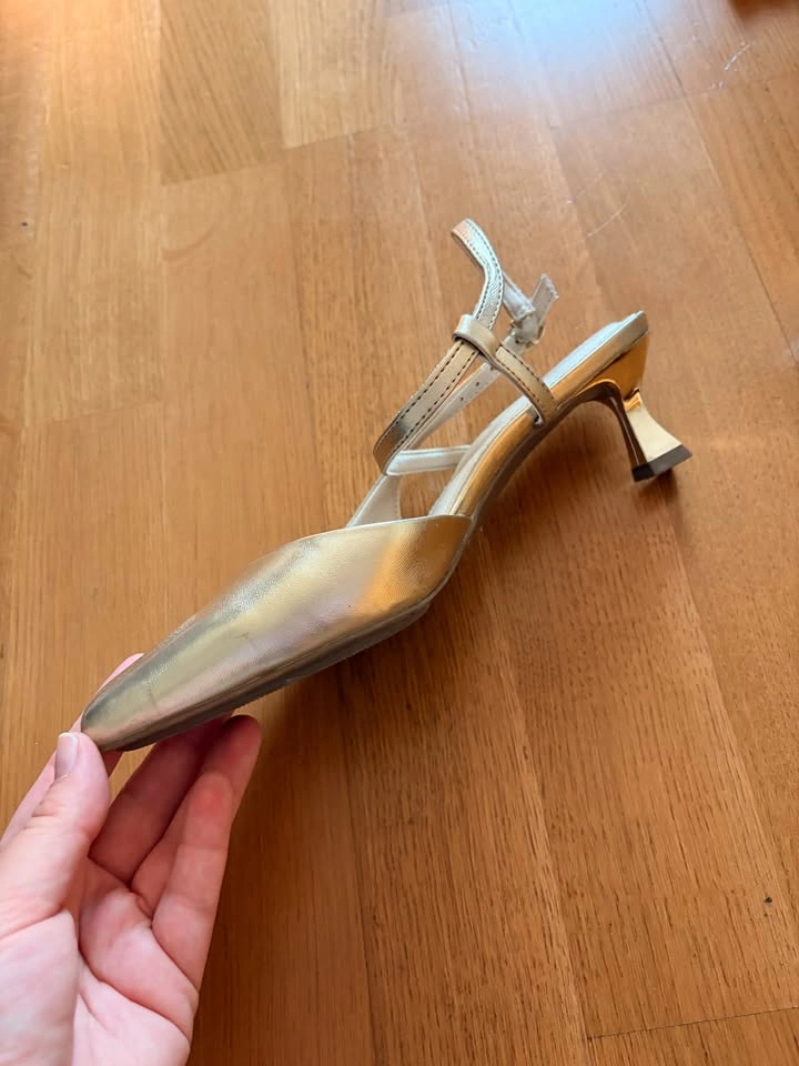 Anne Klein Gold Slingbacks - photo 2