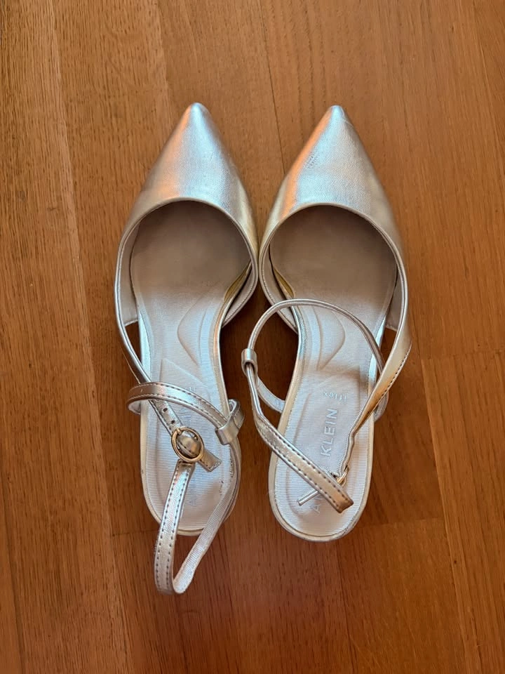 Anne Klein Gold Slingbacks - photo 3