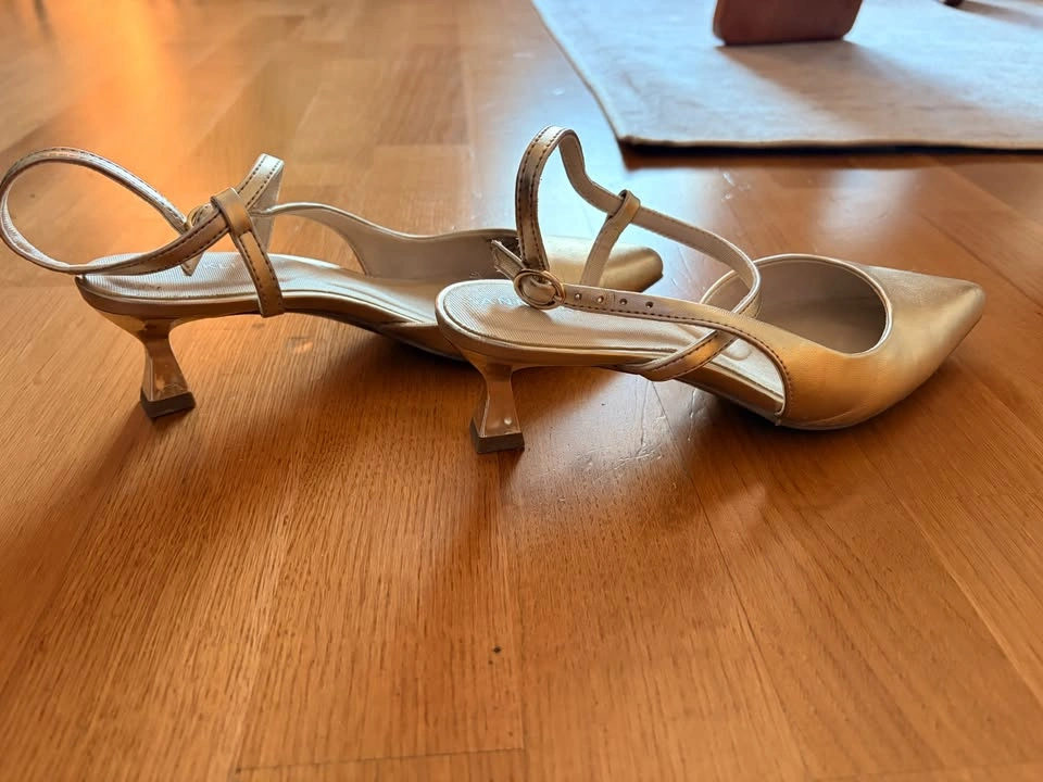 Anne Klein Gold Slingbacks - photo 4