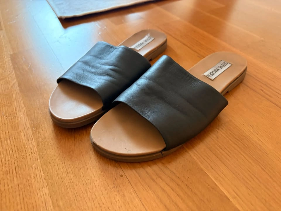 Steve Madden Black Sandals