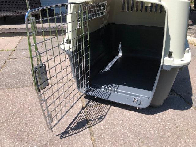 Hard-Sided Dog Crate / Pet Carrier / Travel Kennel - photo 4