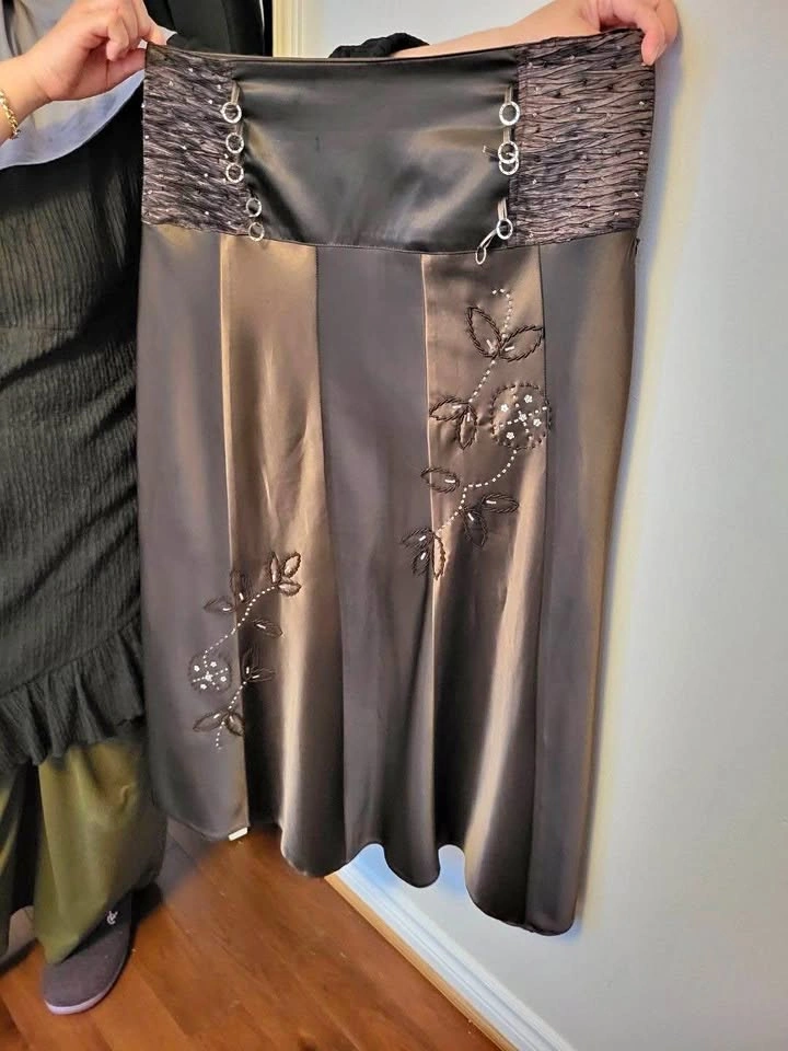 satin skirt size 48