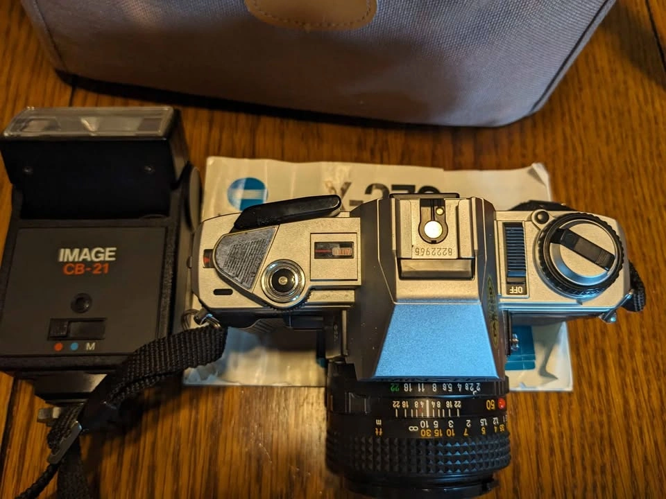 Minolta 35mm SLR camera - photo 3
