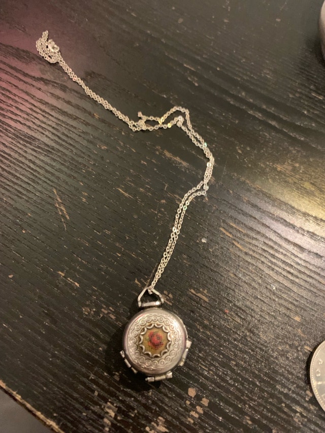 Vintage Floral Locket Necklace - photo 2