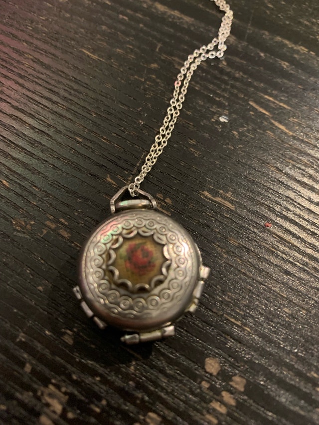 Vintage Floral Locket Necklace - photo 3
