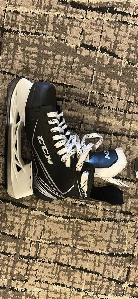 CCM Hockey Skates - photo 2