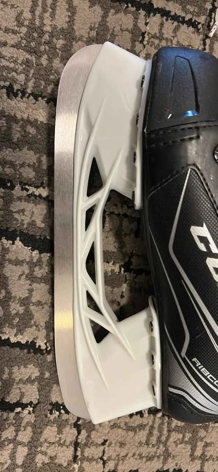 CCM Hockey Skates - photo 3