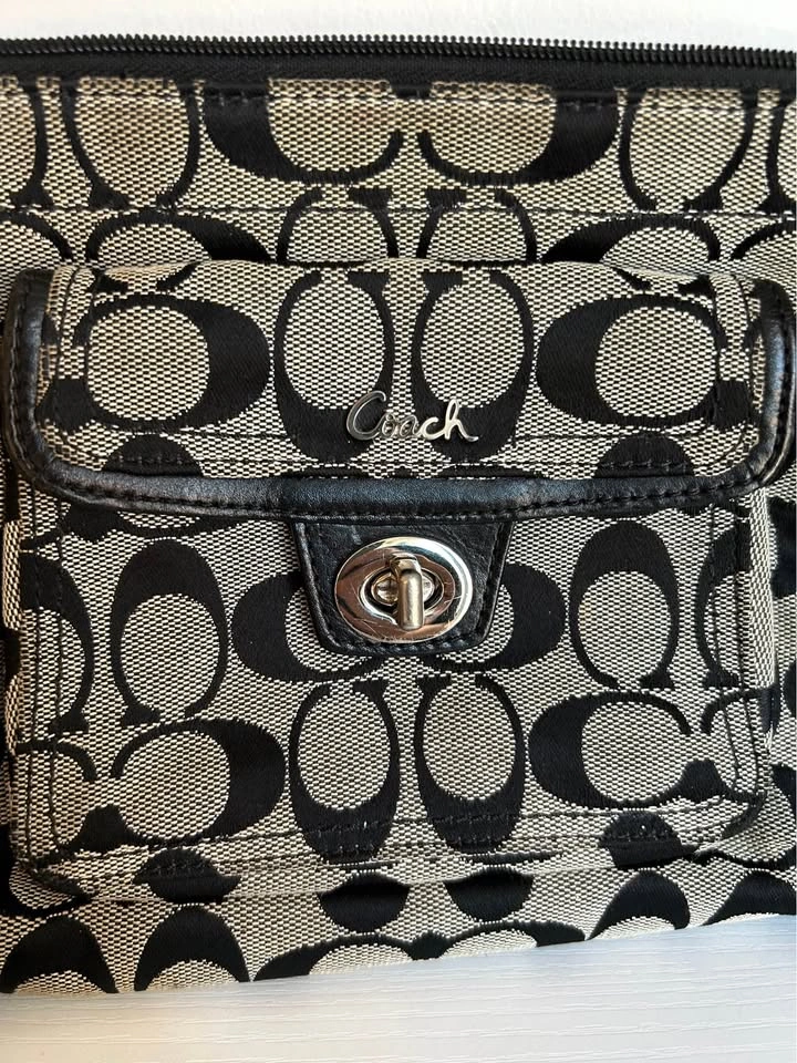 Coach Signature Canvas Crossbody Bag - photo 2