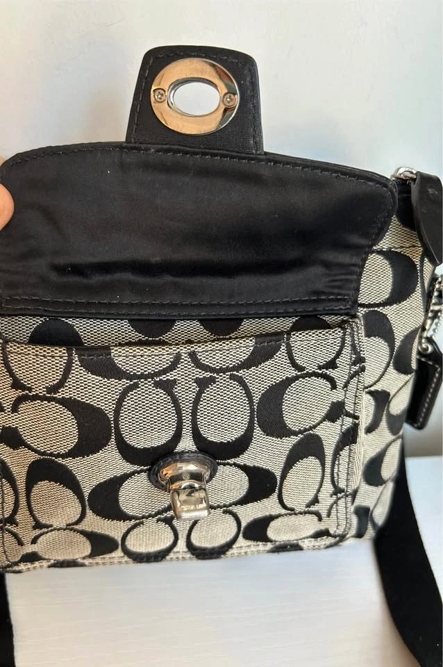 Coach Signature Canvas Crossbody Bag - photo 3