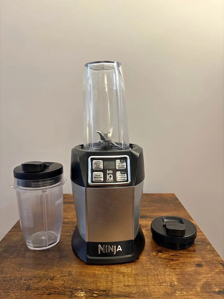 Ninja Auto-iQ Personal Blender 1000W with 2 Cups & Lids