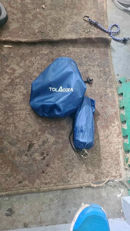 Tolaccea Waterproof Picnic Blanket/tarp, 109" x 116"