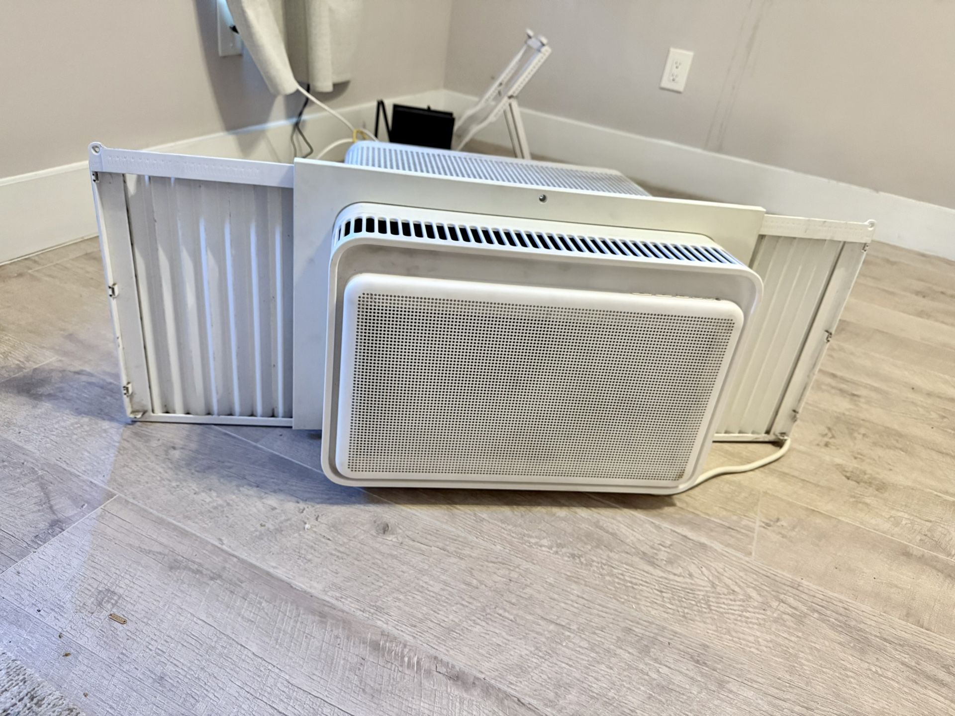 Windmill AC unit 8,000 BTU - photo 4