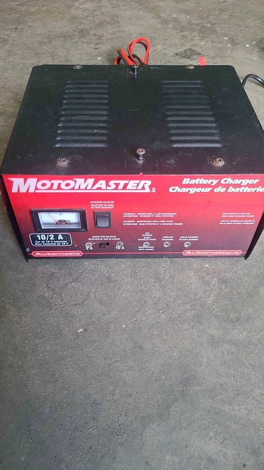 MotoMaster 10/2 A Battery Charger