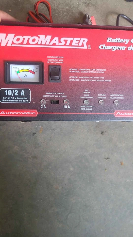 MotoMaster 10/2 A Battery Charger - photo 2