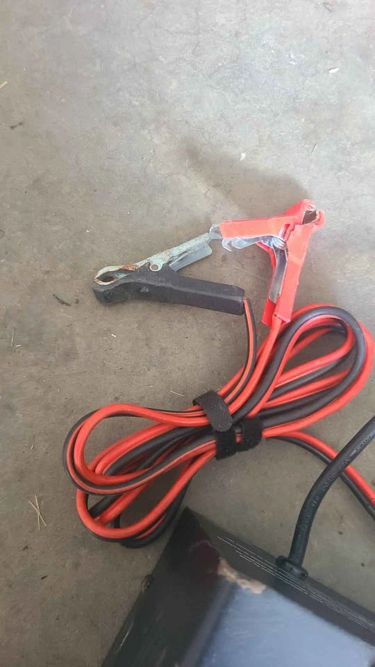 MotoMaster 10/2 A Battery Charger - photo 4