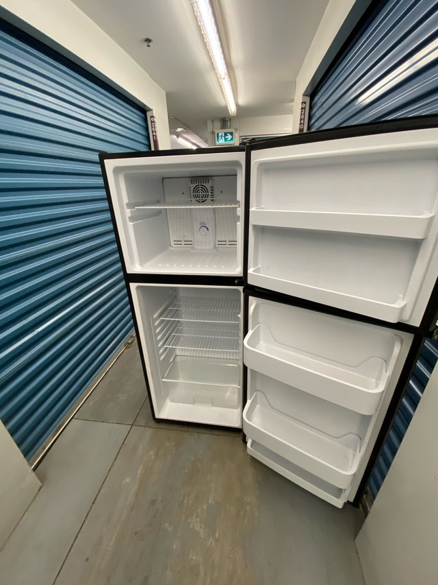 DANBY STAINLESS STEEL FRIDGE - photo 2