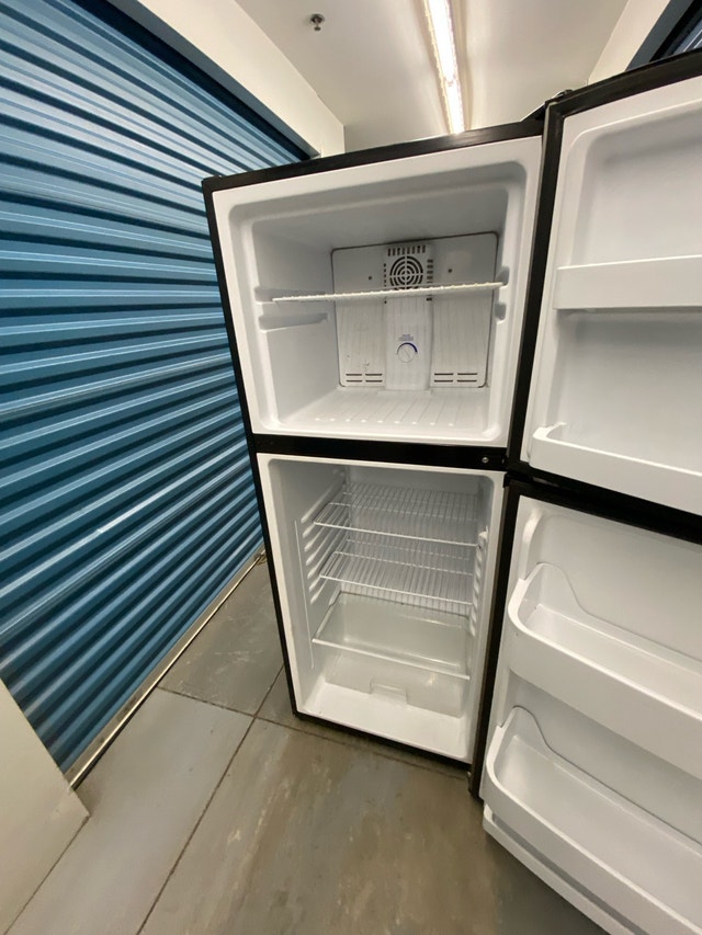 DANBY STAINLESS STEEL FRIDGE - photo 5