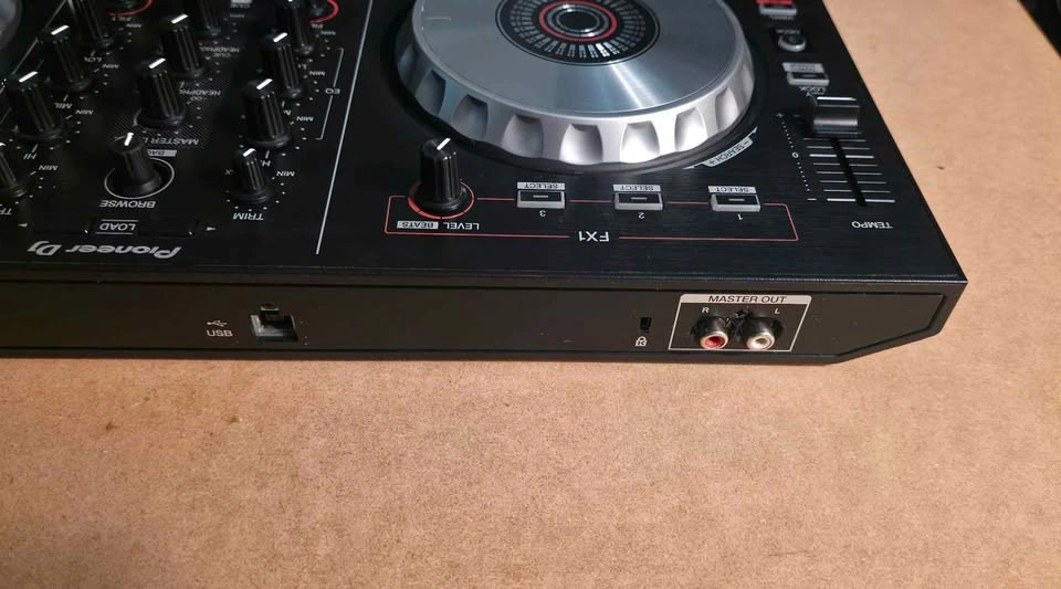 Pioneer DJ DDJ-SB2 Serato DJ Controller - photo 4