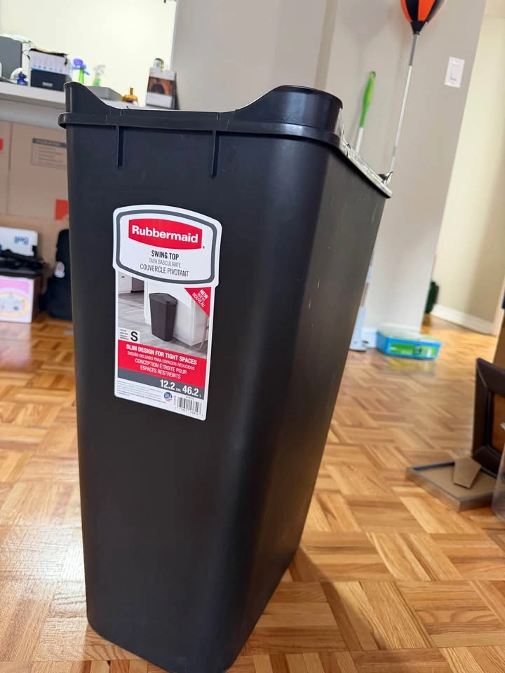 Rubbermaid Swing Top Trash Can - photo 4