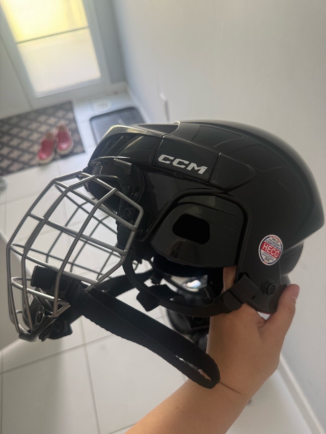CCM XT20 Hockey Helmet