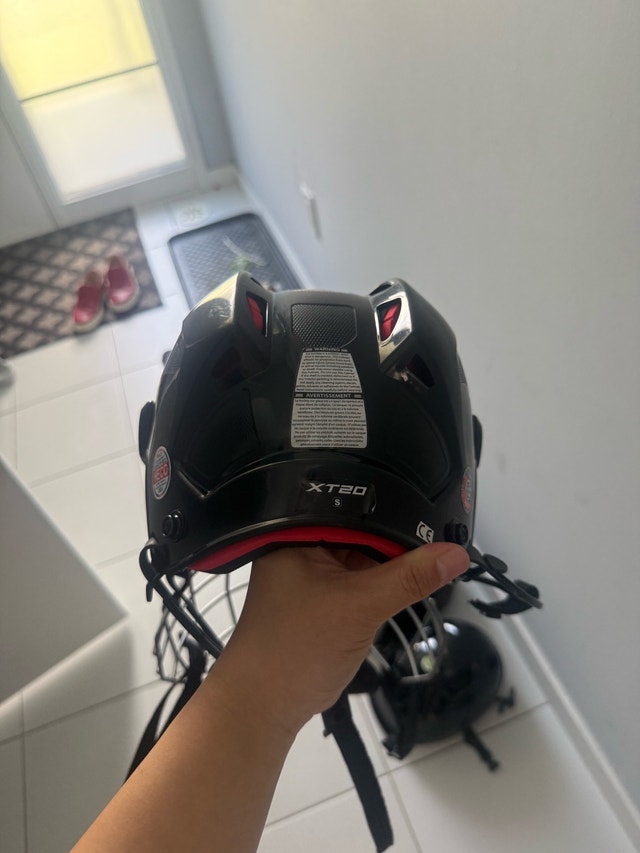CCM XT20 Hockey Helmet - photo 2
