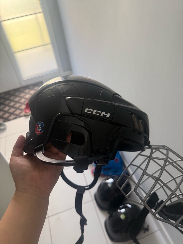 CCM XT20 Hockey Helmet - photo 3