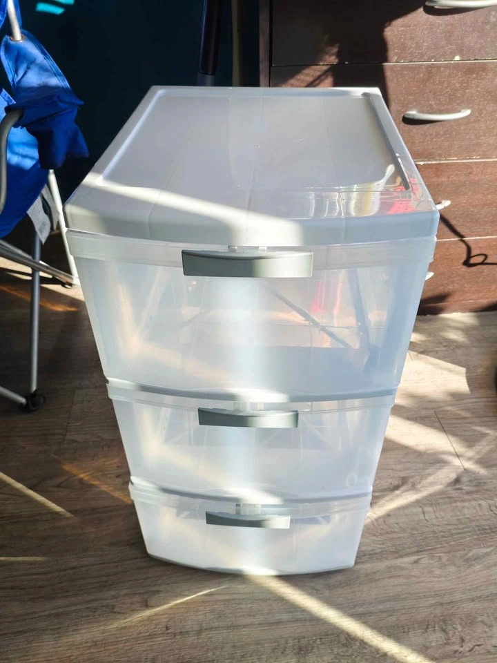 White plastic drawer storage unit - photo 2