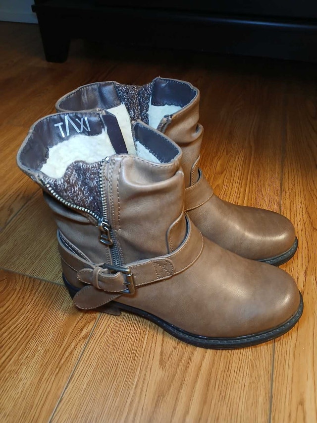Women's Taxi Boots - Size 6 (36) - photo 2