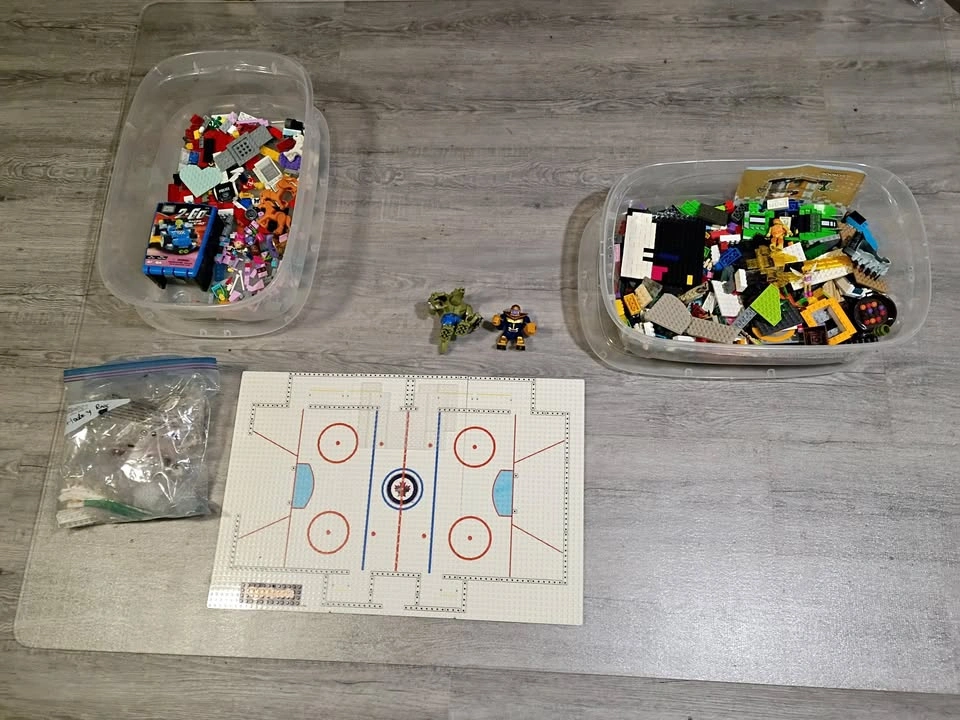 Lot of Oyo Jets Hockey Rink and Building Block Sets