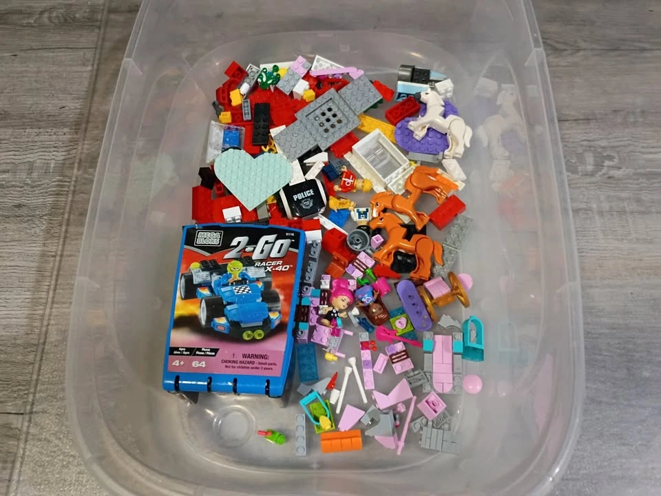 Lot of Oyo Jets Hockey Rink and Building Block Sets - photo 3