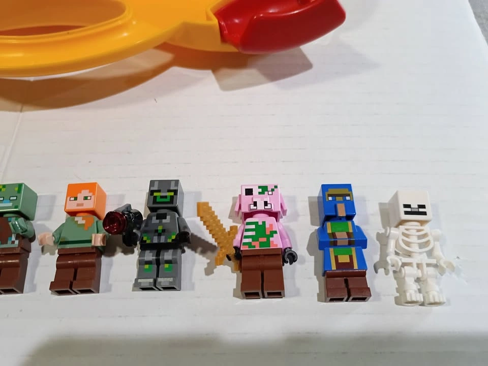 Lot of Lego Minecraft Minifigs Minecraft Sets and Other Pieces - photo 2