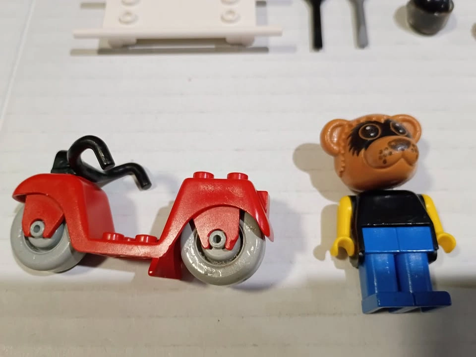 Lot of Lego Minifigs Minifig Parts and Accessories - photo 2