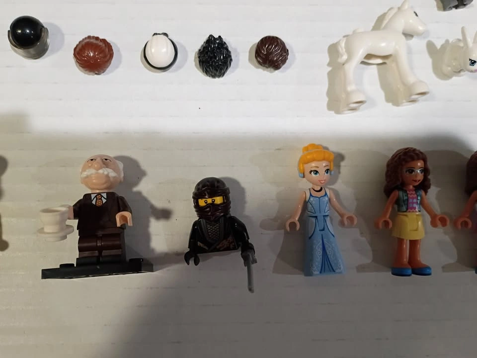 Lot of Lego Minifigs Minifig Parts and Accessories - photo 3