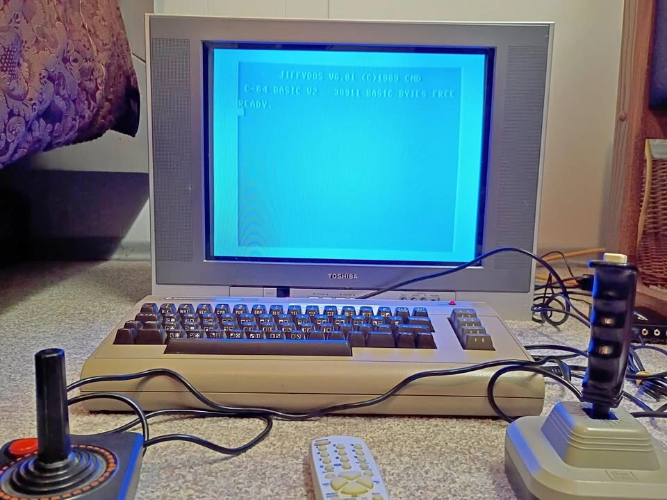 BMC64 Commodore Gaming System with Toshiba 20" CRT TV